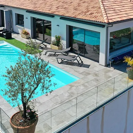 3 Bedroom Gorgeous In Isolaccio Apartment *