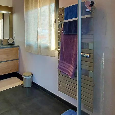 3 Bedroom Gorgeous In Isolaccio *